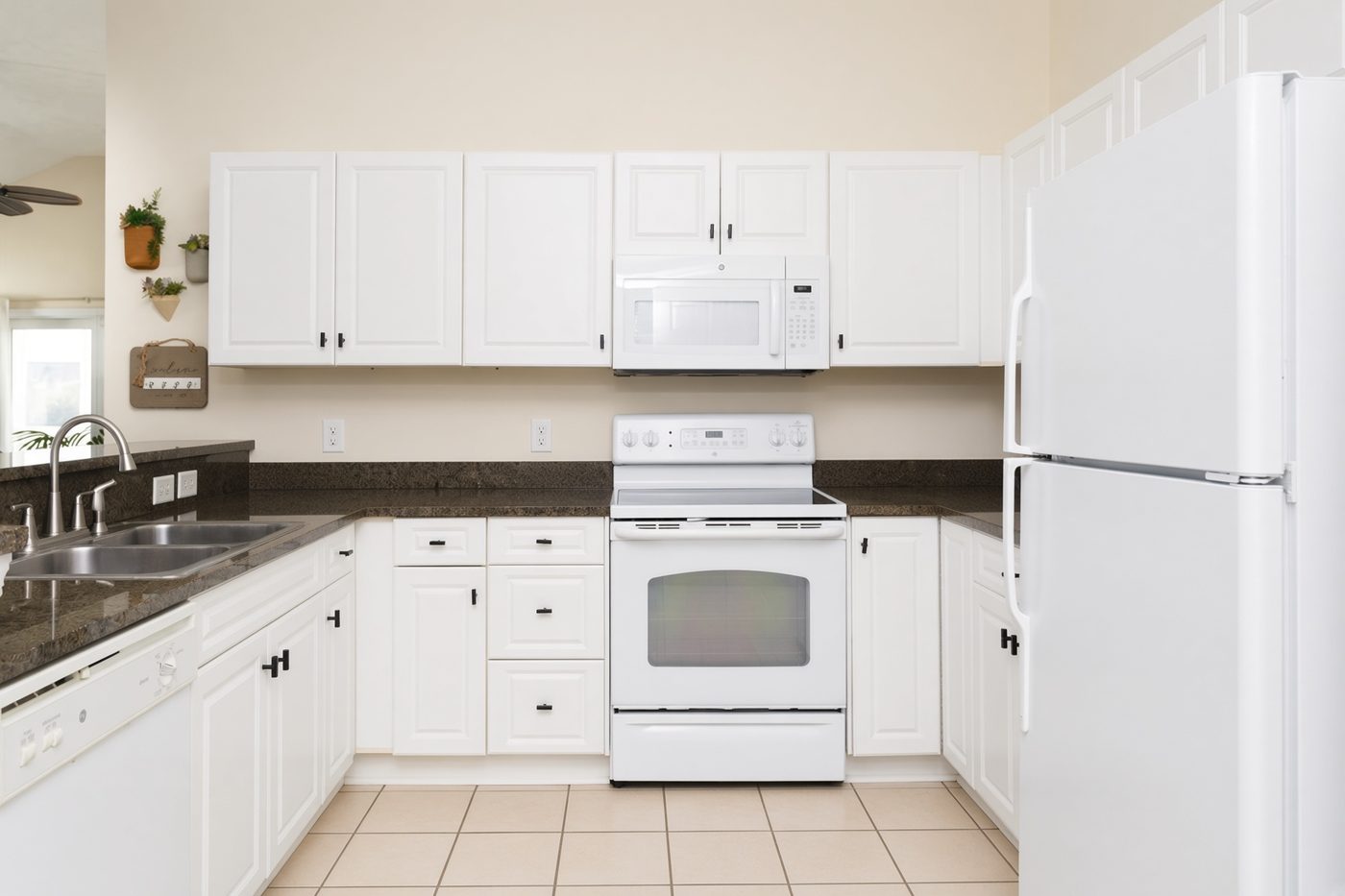 Kitchen cleaned and staged